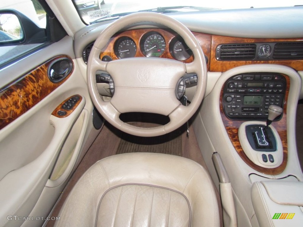 Oatmeal Interior 2002 Jaguar XJ XJ8 Photo #59901954