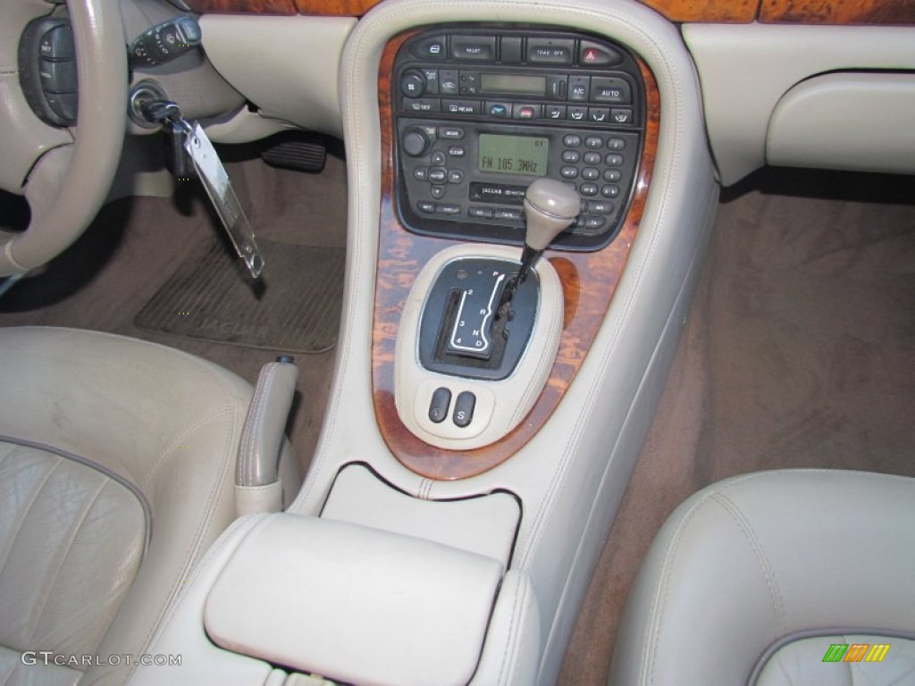 2002 Jaguar XJ XJ8 Controls Photo #59901974