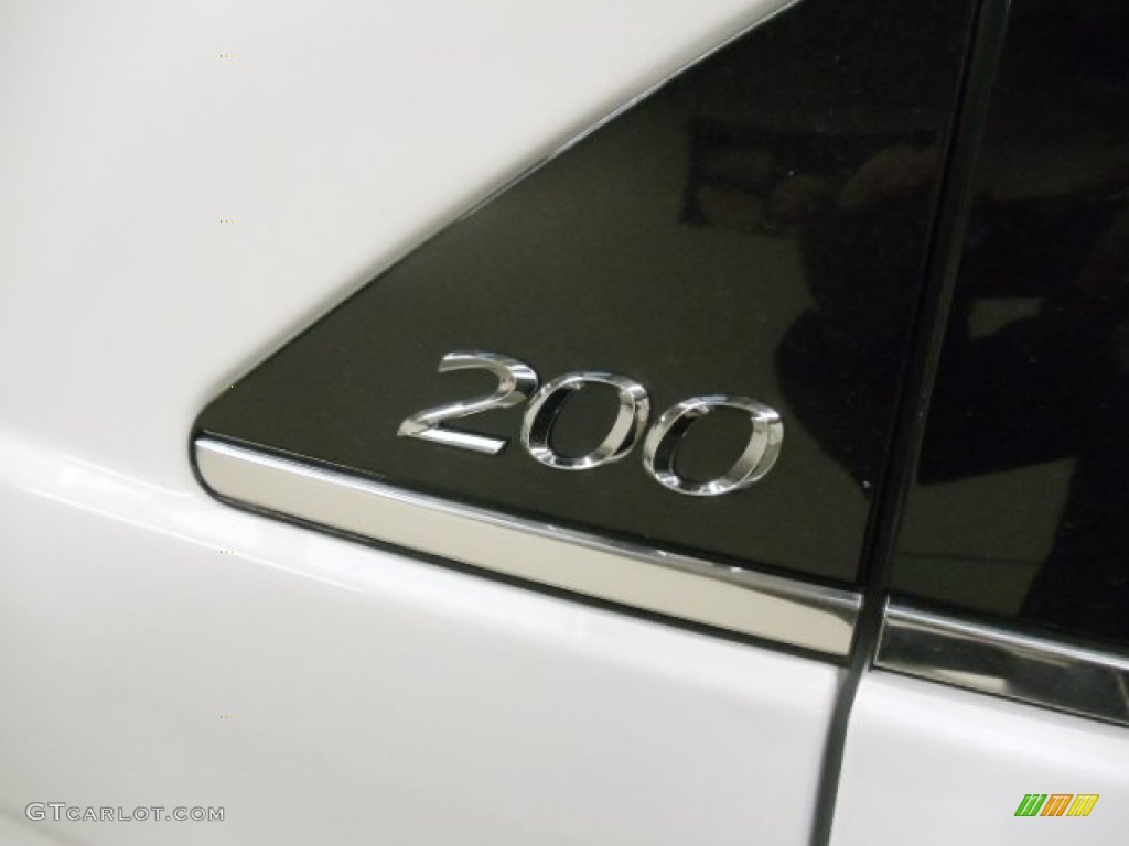 2012 200 Touring Sedan - Bright White / Black photo #27