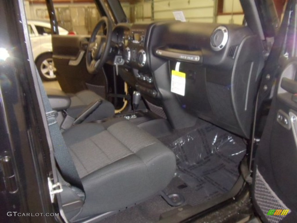 2012 Wrangler Unlimited Sahara 4x4 - Black / Black photo #21