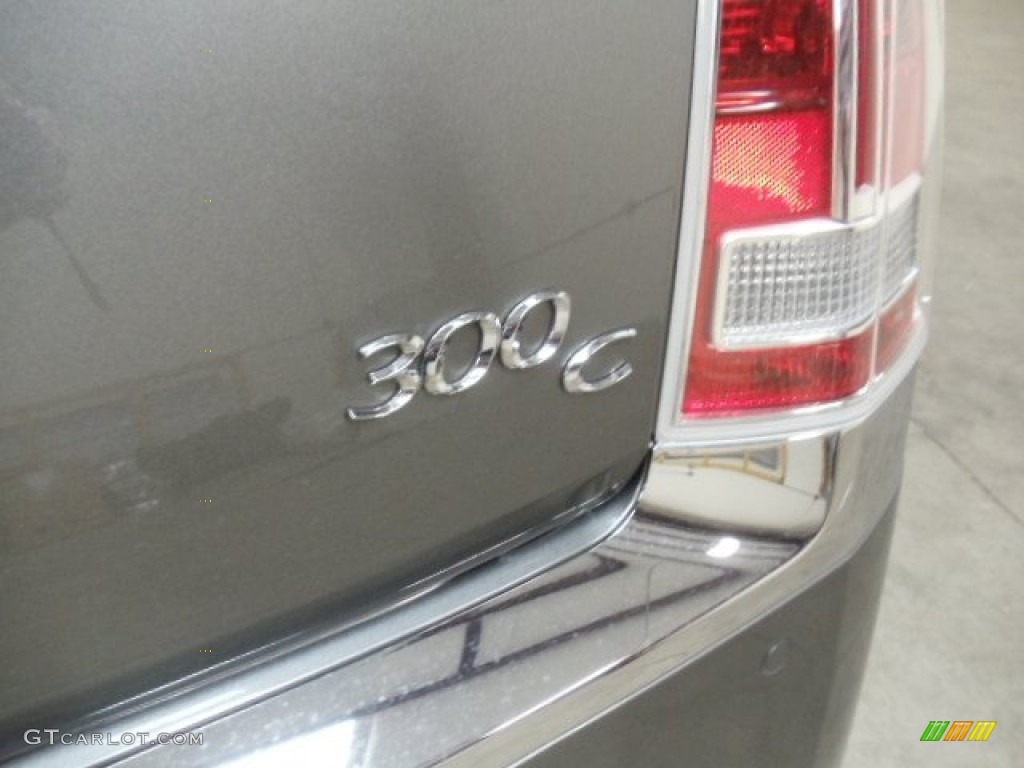2012 Chrysler 300 C AWD Marks and Logos Photos