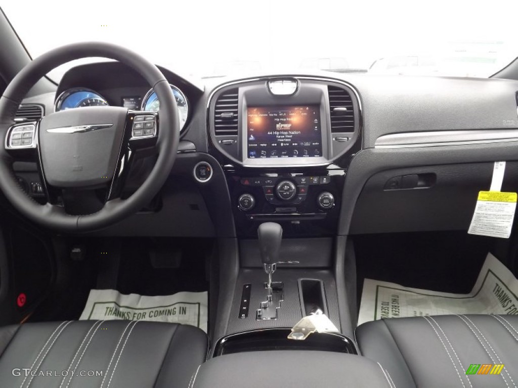 2012 300 S V8 - Bright White / Black photo #10