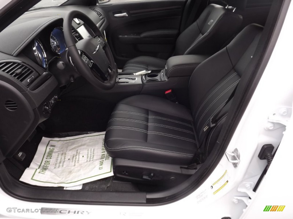 2012 300 S V8 - Bright White / Black photo #11