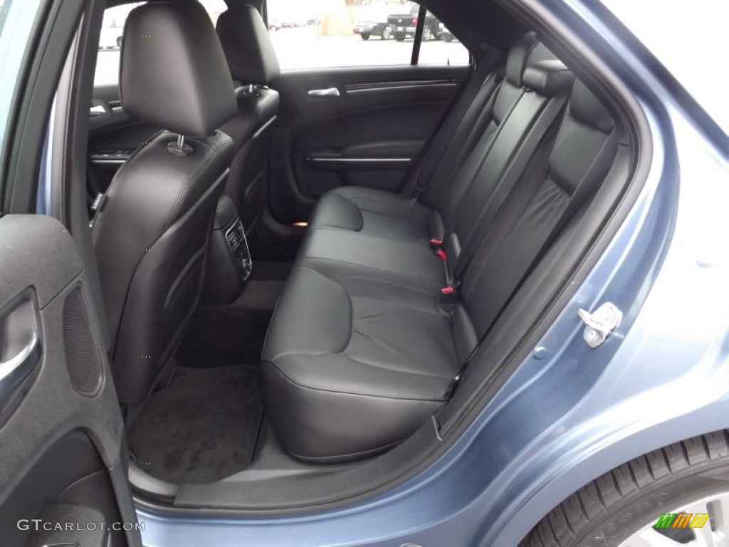 2011 Chrysler 300 C Hemi Rear Seat Photo #59910205