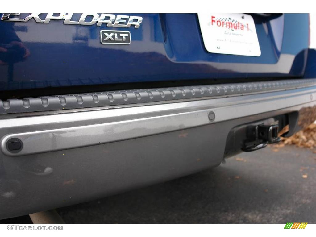 2004 Explorer XLT 4x4 - Dark Blue Pearl Metallic / Graphite photo #9