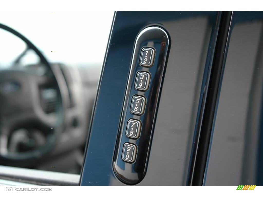 2004 Explorer XLT 4x4 - Dark Blue Pearl Metallic / Graphite photo #15