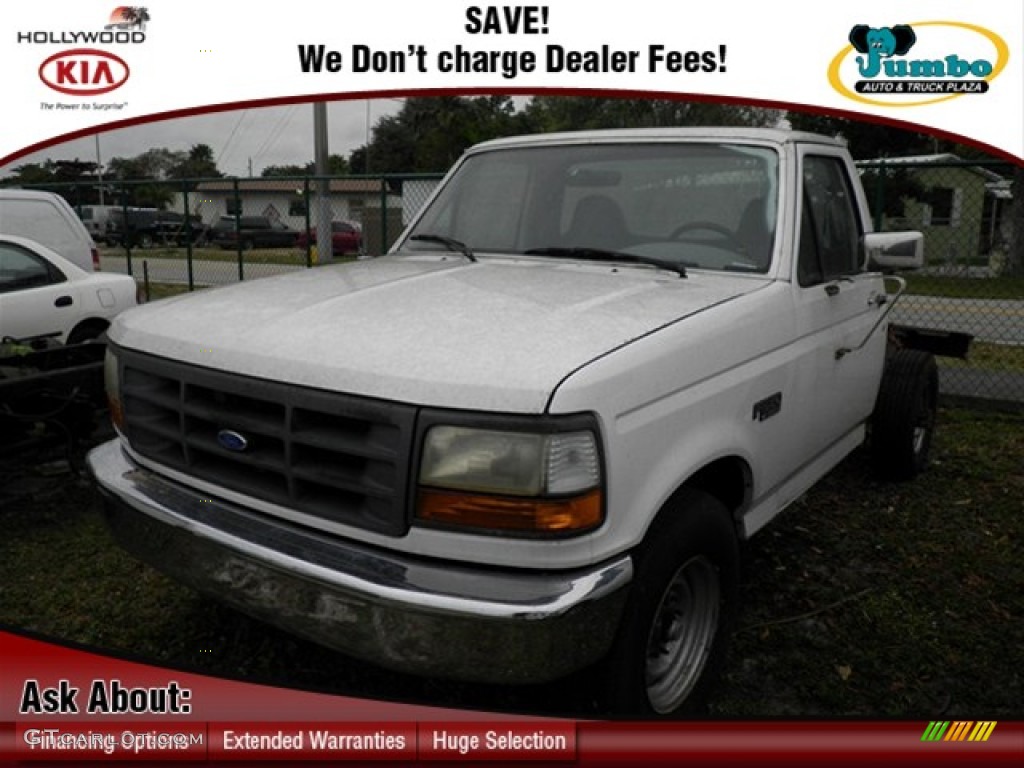 1996 F250 XL Regular Cab Chassis - Oxford White / Grey photo #1