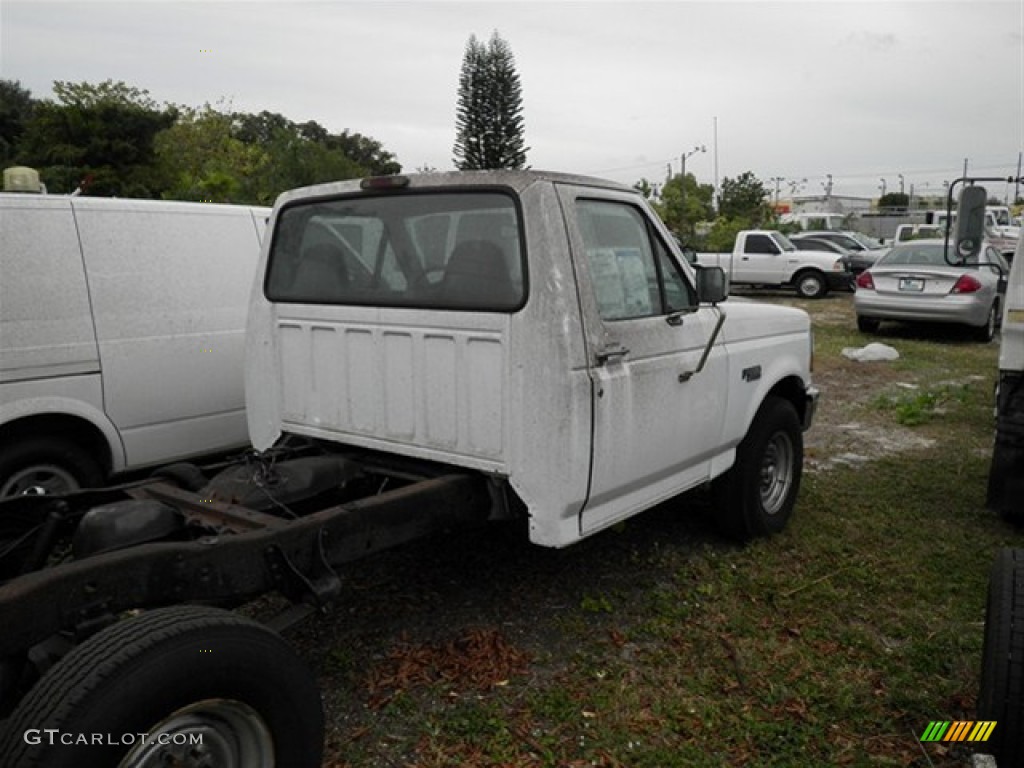 1996 F250 XL Regular Cab Chassis - Oxford White / Grey photo #4