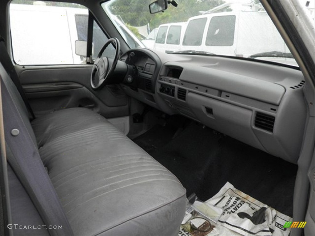 1996 F250 XL Regular Cab Chassis - Oxford White / Grey photo #5