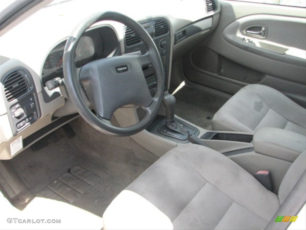 2001 S40 1.9T - White / Off Black photo #2