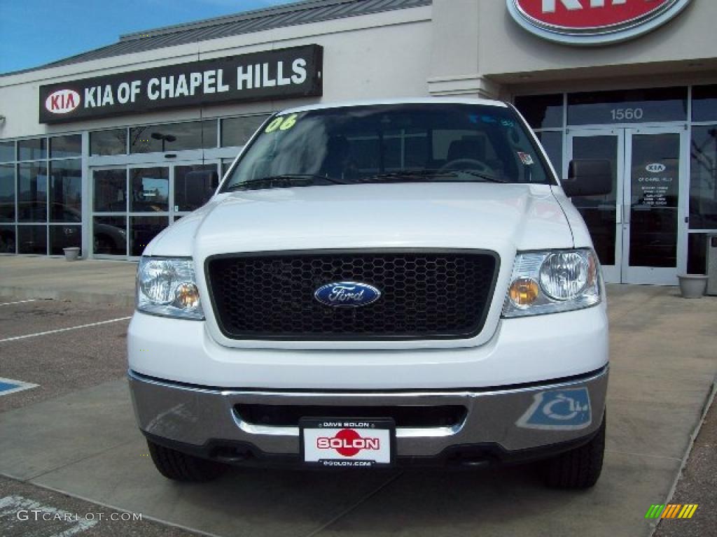 2006 F150 XLT SuperCab 4x4 - Oxford White / Medium/Dark Flint photo #10
