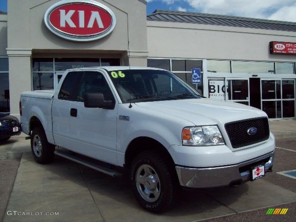 2006 F150 XLT SuperCab 4x4 - Oxford White / Medium/Dark Flint photo #11
