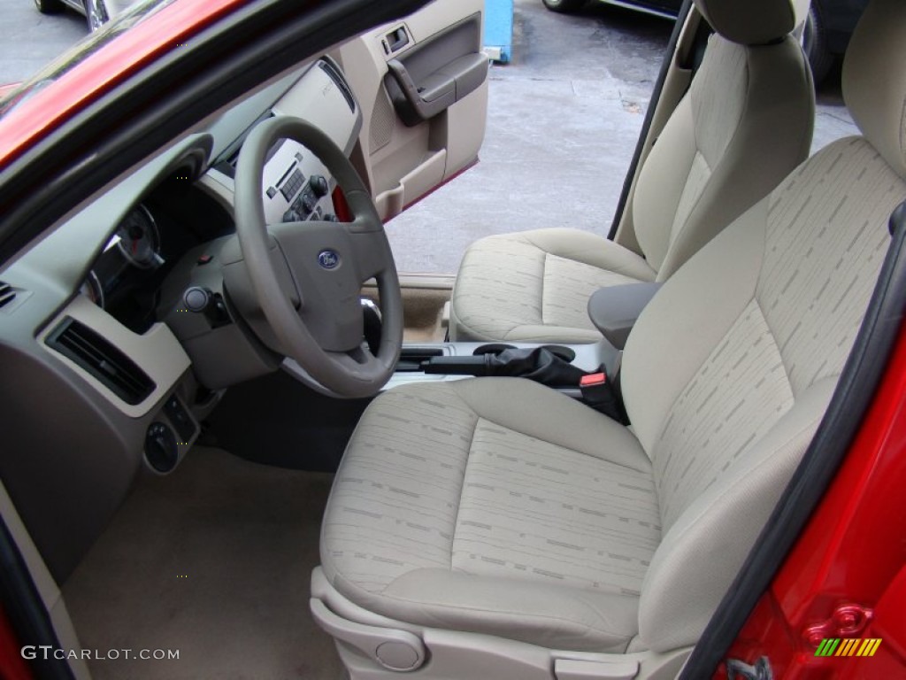 Medium Stone Interior 2010 Ford Focus SE Sedan Photo #59917388