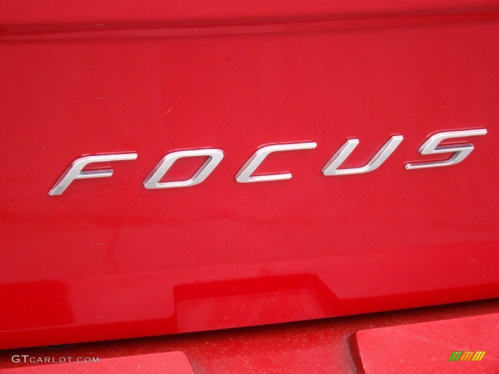2010 Ford Focus SE Sedan Marks and Logos Photos
