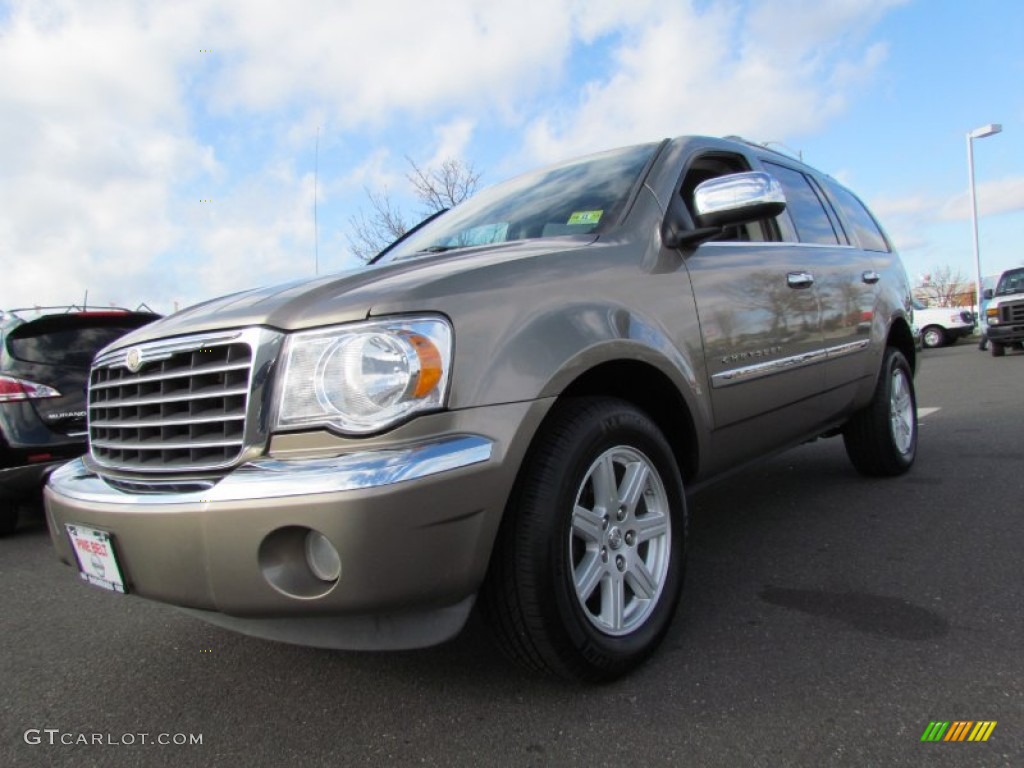 2007 Aspen Limited 4WD - Light Khaki Beige Metallic / Dark Khaki/Light Graystone photo #1