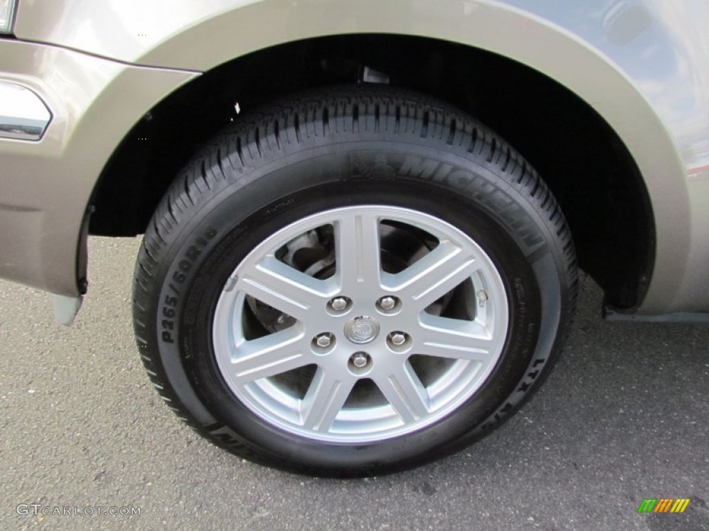 2007 Chrysler Aspen Limited 4WD Wheel Photos