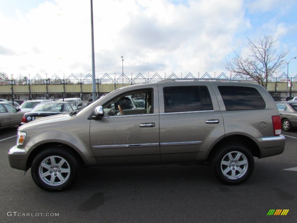 2007 Aspen Limited 4WD - Light Khaki Beige Metallic / Dark Khaki/Light Graystone photo #4