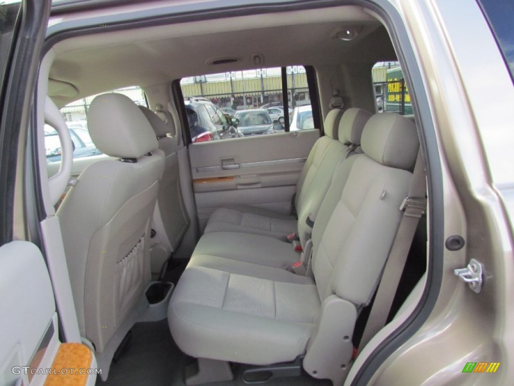 2007 Aspen Limited 4WD - Light Khaki Beige Metallic / Dark Khaki/Light Graystone photo #7