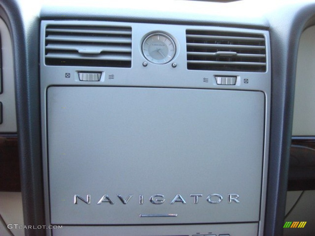 2003 Navigator Luxury 4x4 - Oxford White / Light Parchment photo #15