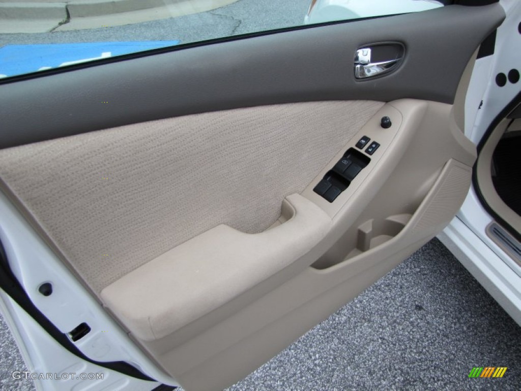 2010 Nissan Altima 2.5 S Blond Door Panel Photo #59923071