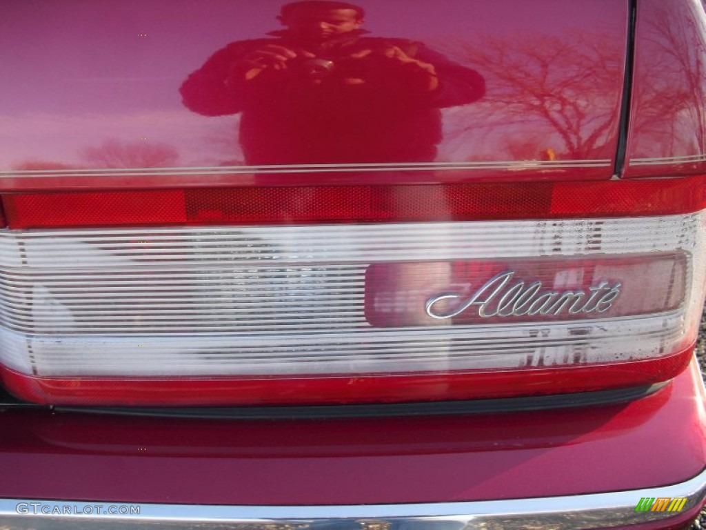 1993 Cadillac Allante Convertible Marks and Logos Photo #59927036
