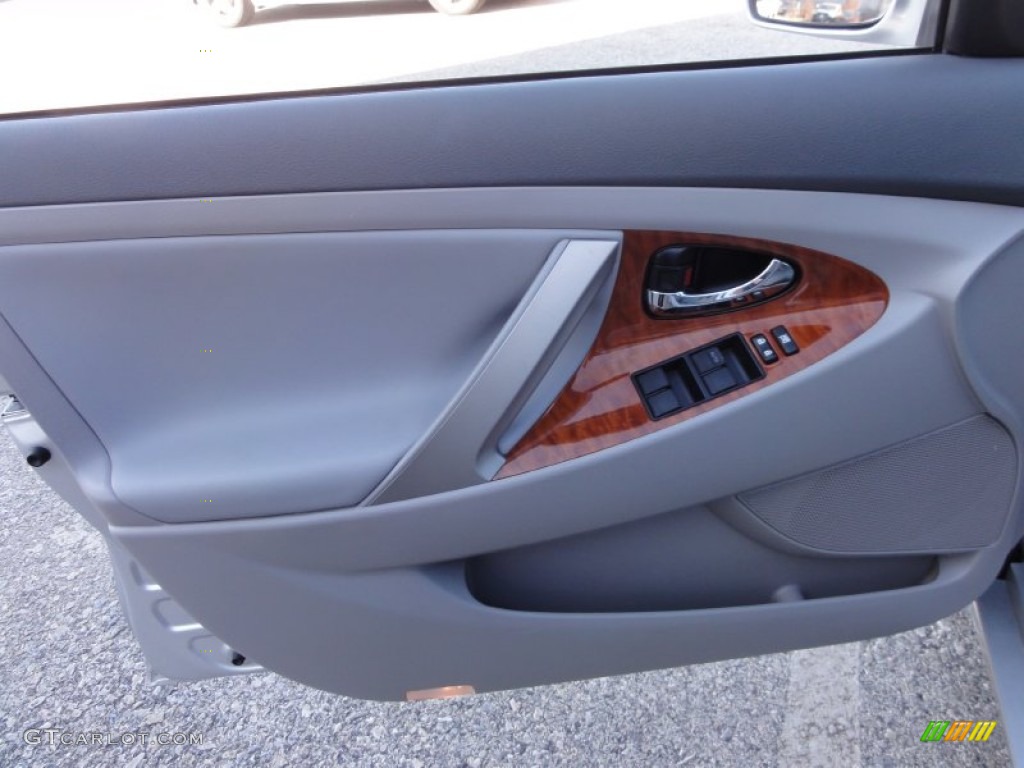 2009 Toyota Camry XLE V6 Ash Door Panel Photo #59933654