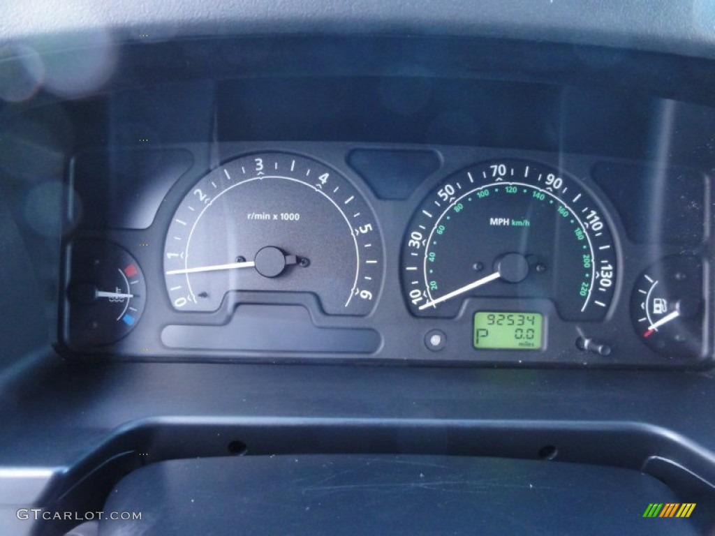2003 Land Rover Discovery SE Gauges Photo #59934887