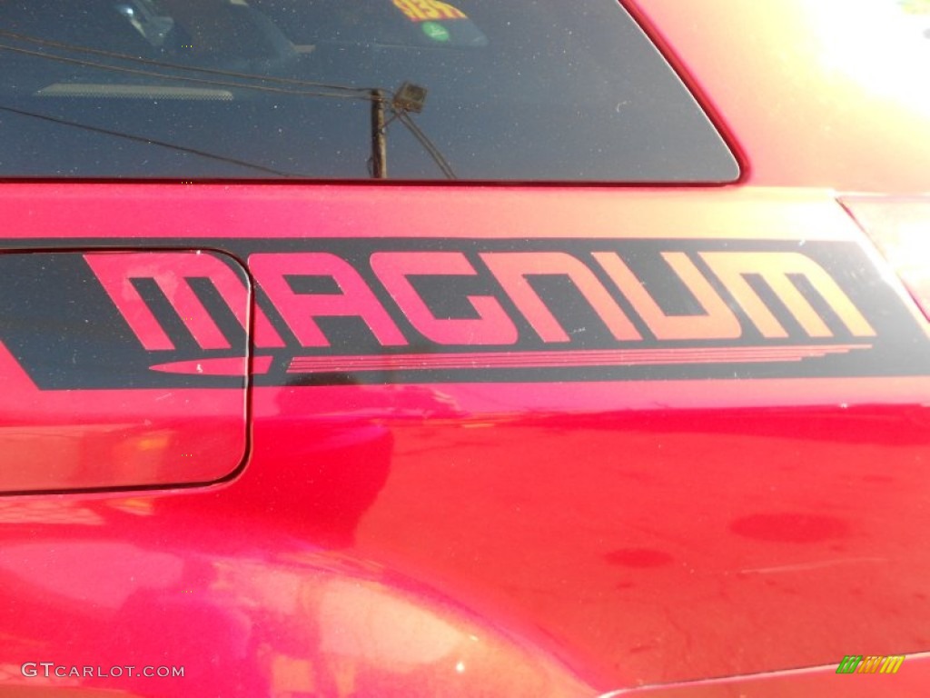 2005 Magnum SXT - Inferno Red Crystal Pearl / Dark Slate Gray/Light Graystone photo #11