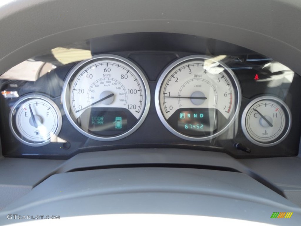 2009 Chrysler Town & Country Touring Gauges Photo #59943544