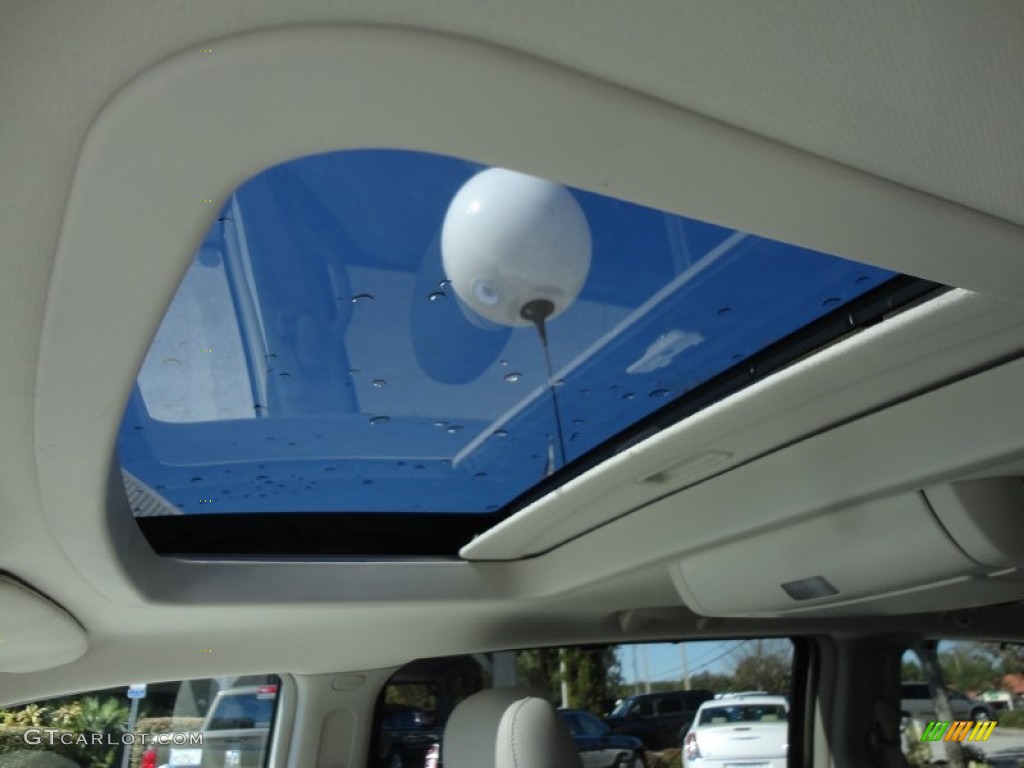 2009 Chrysler Town & Country Touring Sunroof Photos