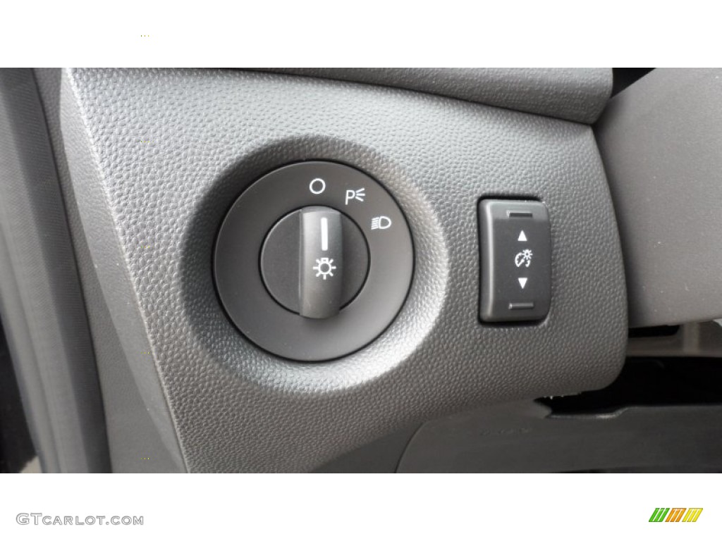 2012 Ford Fiesta SES Hatchback Controls Photo #59947004