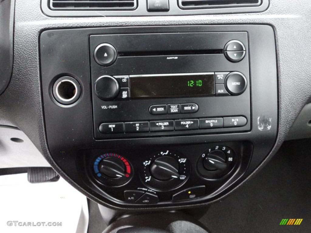 2007 Focus ZX4 SE Sedan - Liquid Grey Metallic / Charcoal/Light Flint photo #24