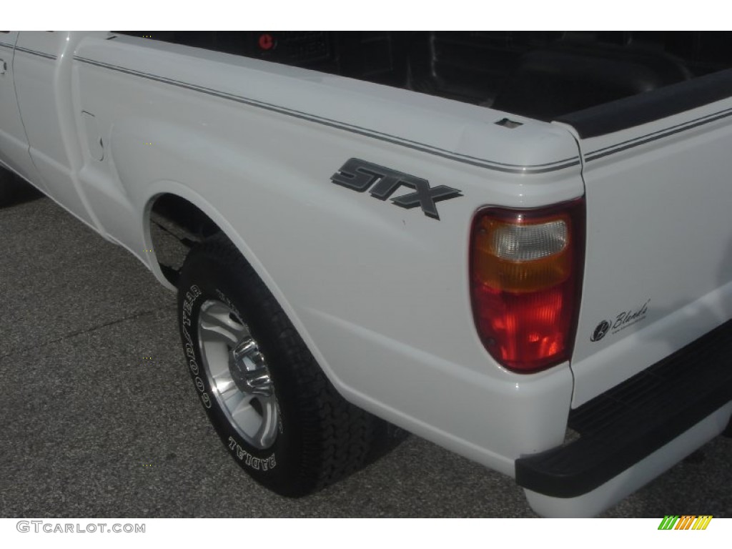 2005 Ranger STX SuperCab - Oxford White / Ebony Black/Red photo #5