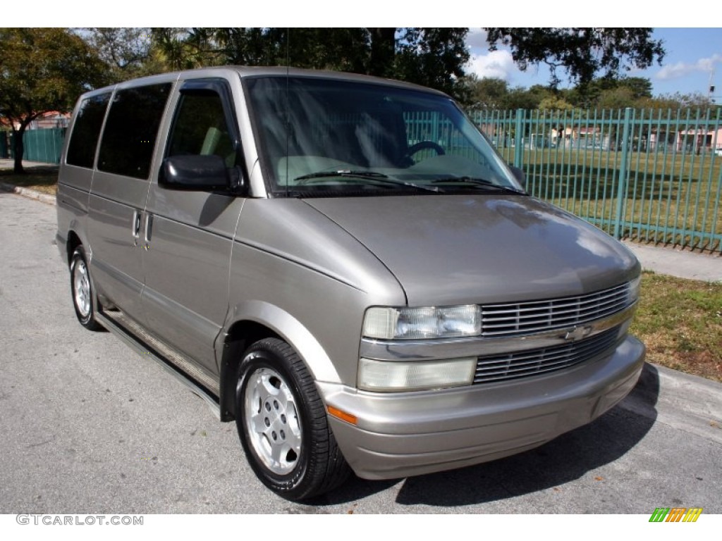 2004 Astro Passenger Van - Light Pewter Metallic / Medium Gray photo #18