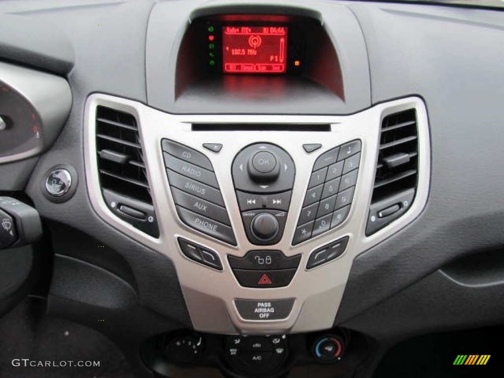 2011 Ford Fiesta SES Hatchback Controls Photo #59960307