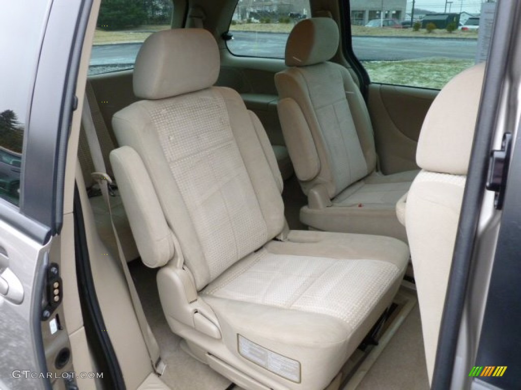 Beige Interior 2006 Mazda MPV ES Photo #59963802
