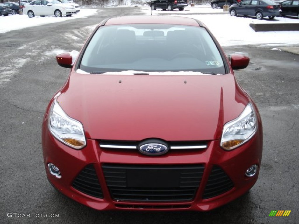 2012 Focus SE Sedan - Red Candy Metallic / Charcoal Black photo #3