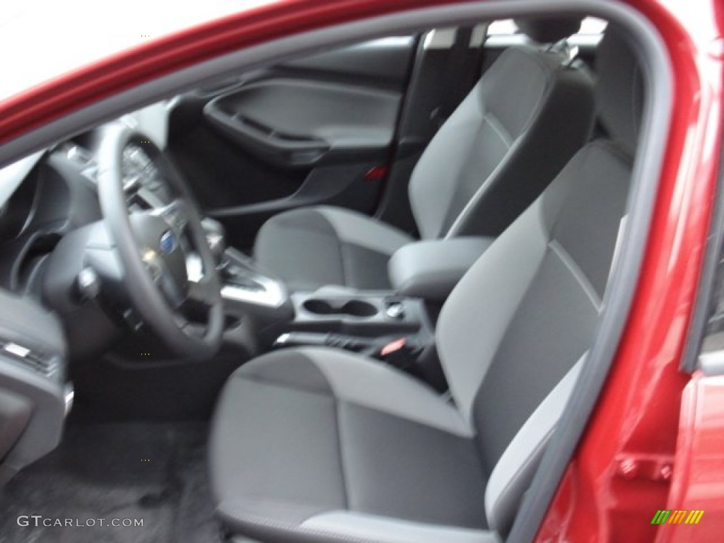 2012 Focus SE Sedan - Red Candy Metallic / Charcoal Black photo #11