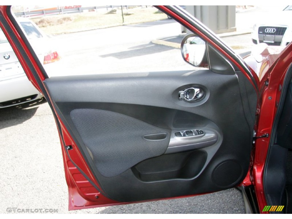 2011 Nissan Juke S AWD Black/Silver Trim Door Panel Photo #59967005