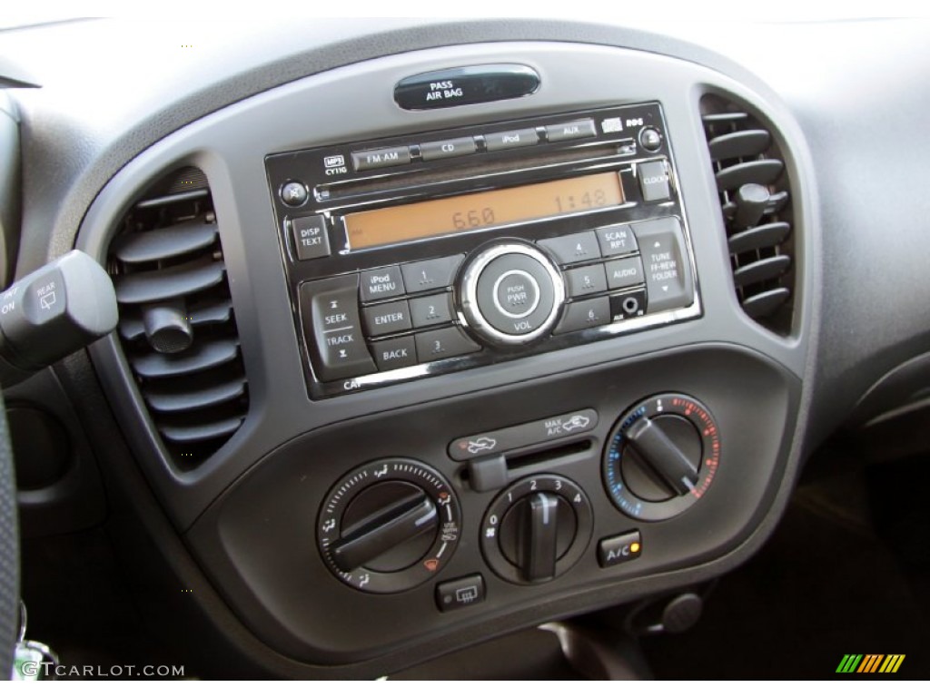 2011 Nissan Juke S AWD Controls Photo #59967044