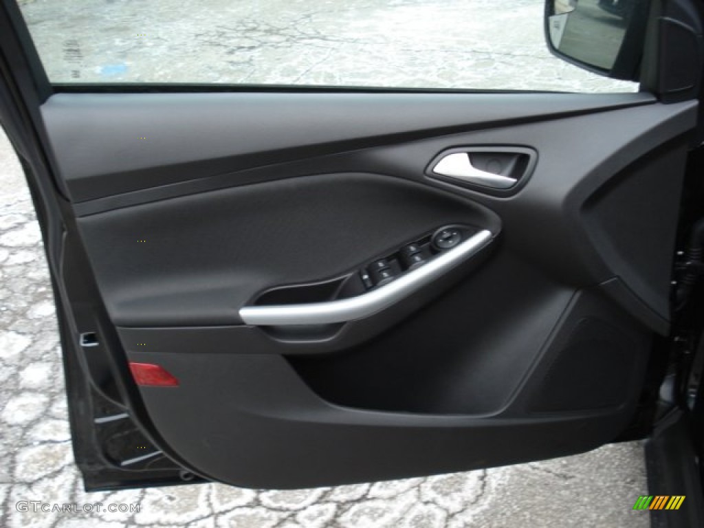 2012 Focus SE Sport 5-Door - Black / Two-Tone Sport photo #12