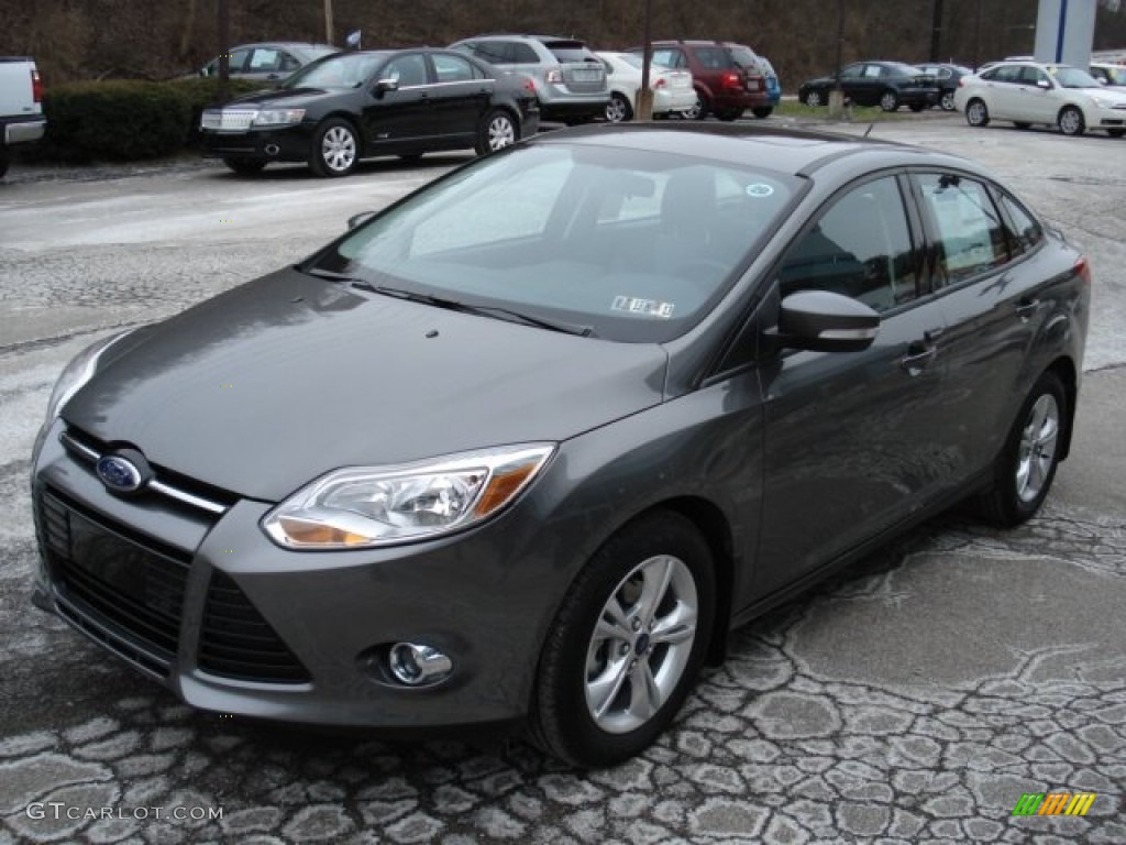 2012 Focus SE Sport Sedan - Sterling Grey Metallic / Two-Tone Sport photo #4