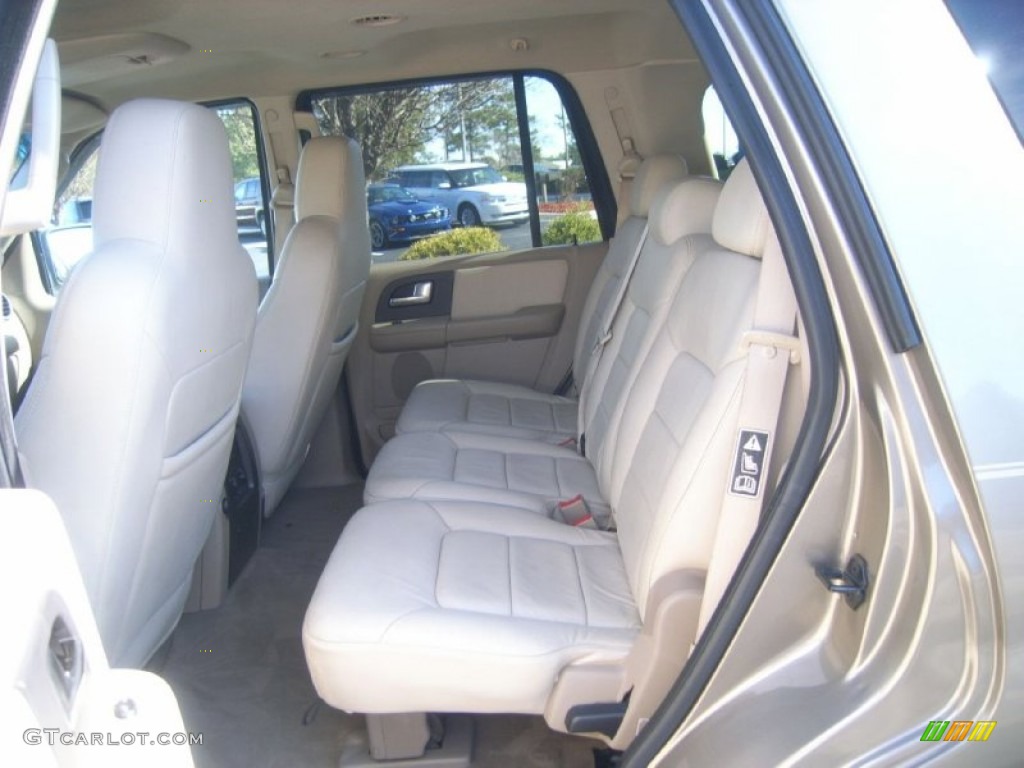 2003 Expedition XLT - Arizona Beige Metallic / Medium Parchment photo #13
