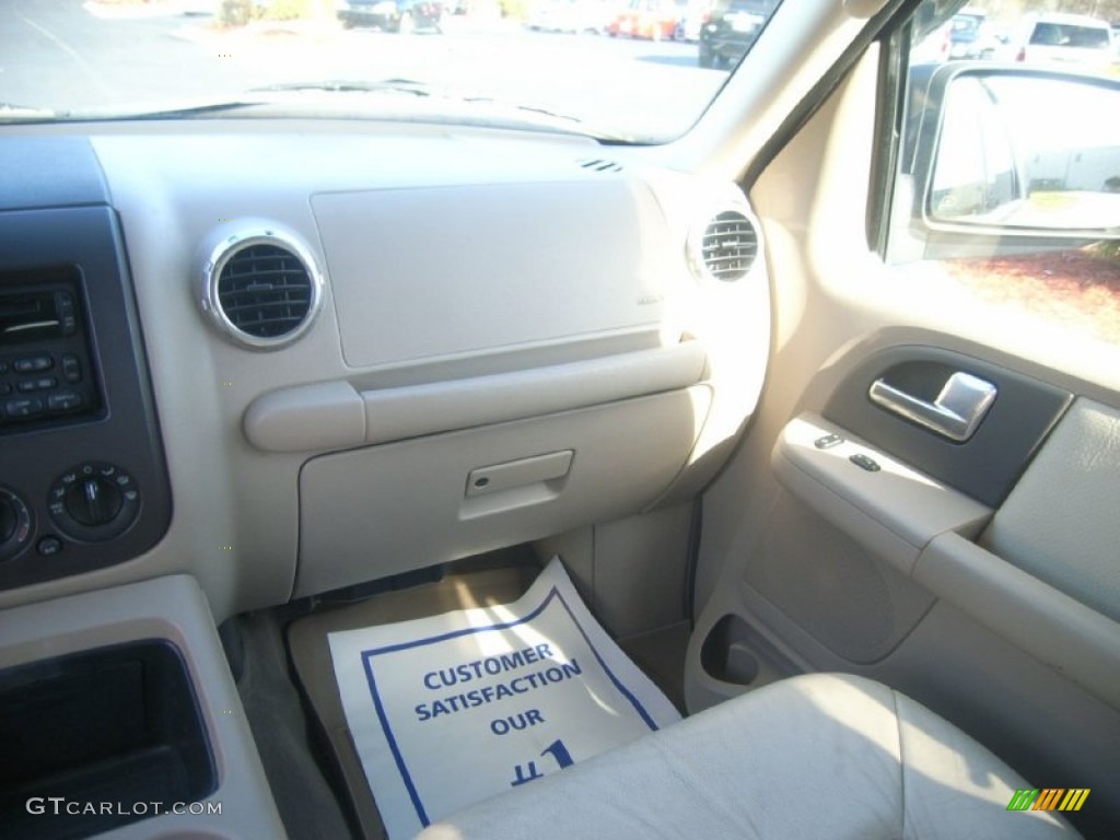 2003 Expedition XLT - Arizona Beige Metallic / Medium Parchment photo #16