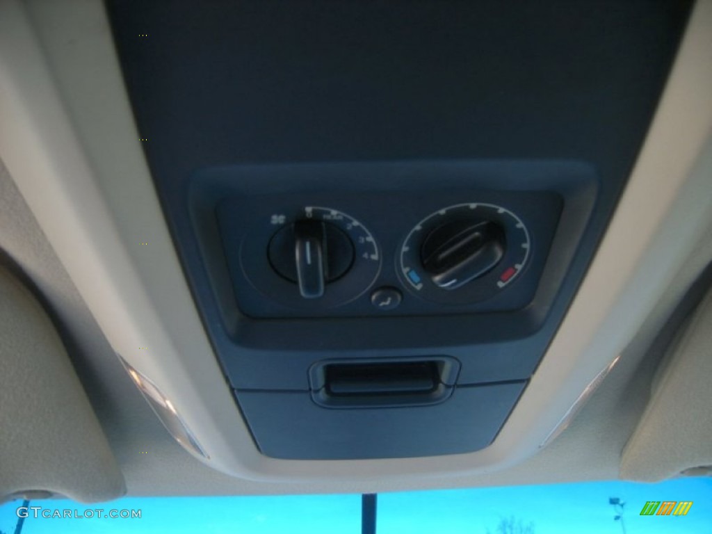 2003 Expedition XLT - Arizona Beige Metallic / Medium Parchment photo #17