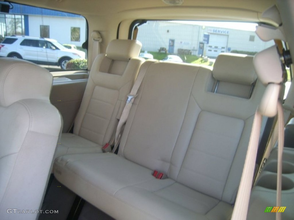 2003 Expedition XLT - Arizona Beige Metallic / Medium Parchment photo #18