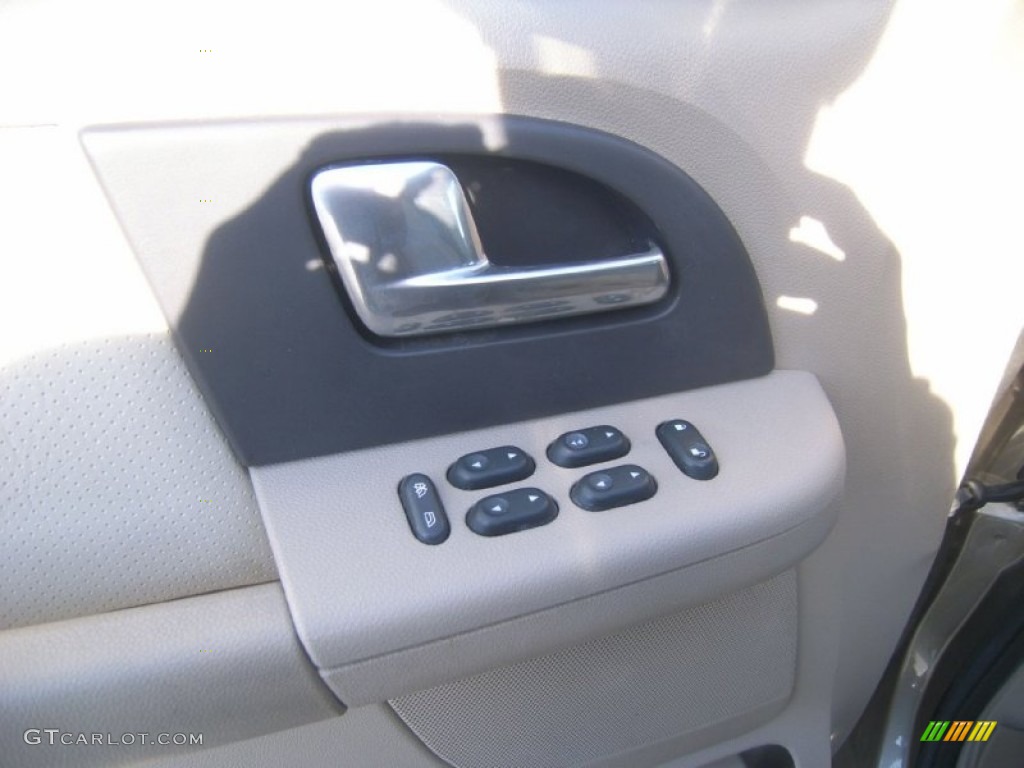 2003 Expedition XLT - Arizona Beige Metallic / Medium Parchment photo #20