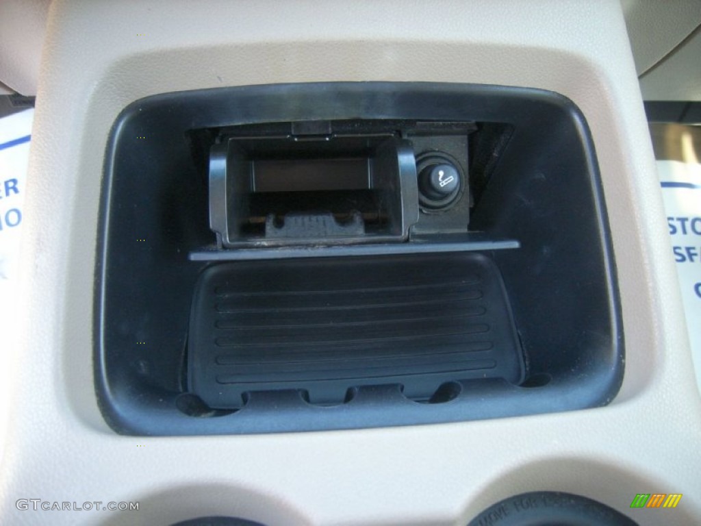 2003 Expedition XLT - Arizona Beige Metallic / Medium Parchment photo #29