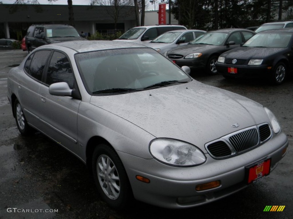 2002 Leganza CDX - Silver Metallic / Gray photo #2