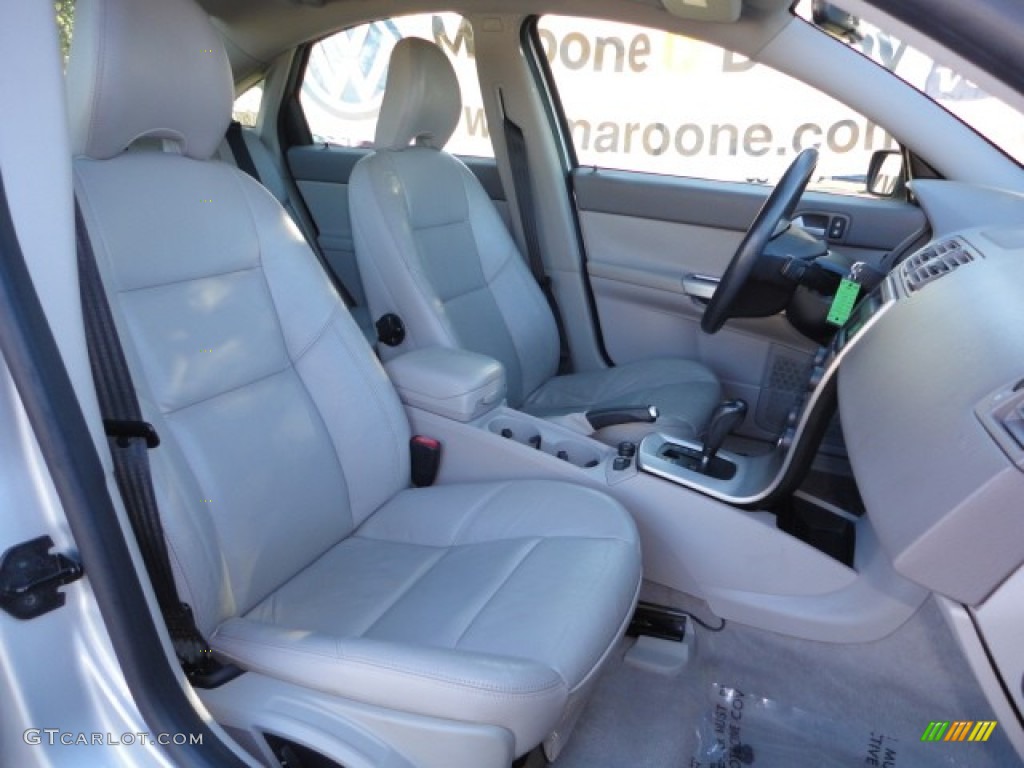 2005 Volvo S40 T5 Front Seat Photos